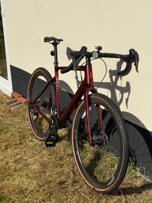 2025 Boardman ADV 9.6 Carbon Adventure Bike - side profile view